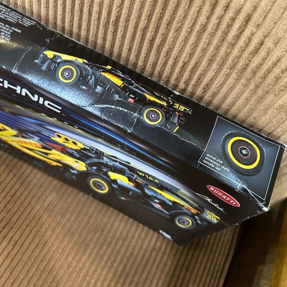 LEGO Technic Yellow and Black Race Car  Bugatti 42151 - Picture 3 of 5